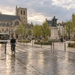 Place bossuet dijon, vue rue Monge vers l’église Saint-Jean